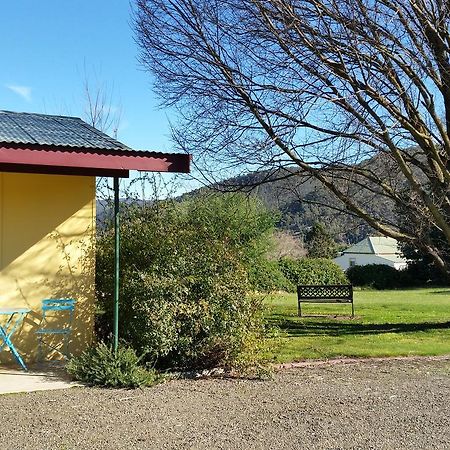 Omeo Motel Bagian luar foto