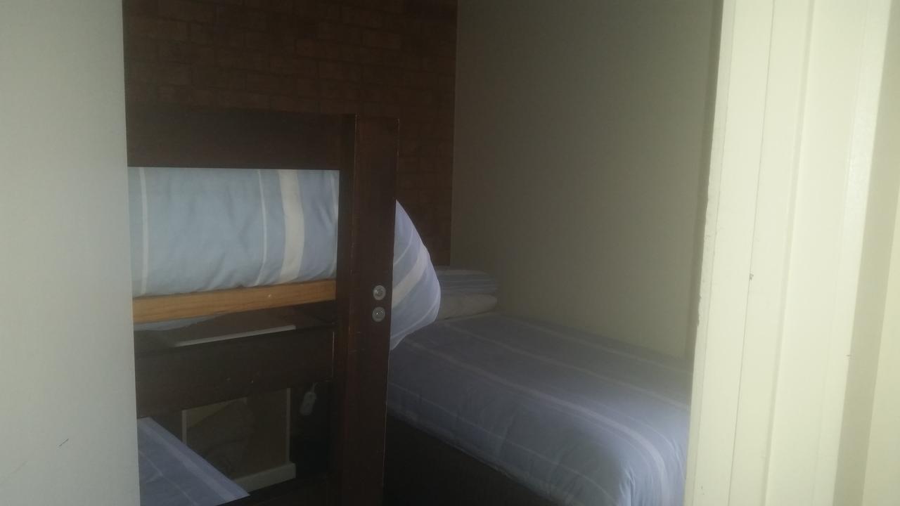 Omeo Motel Bagian luar foto