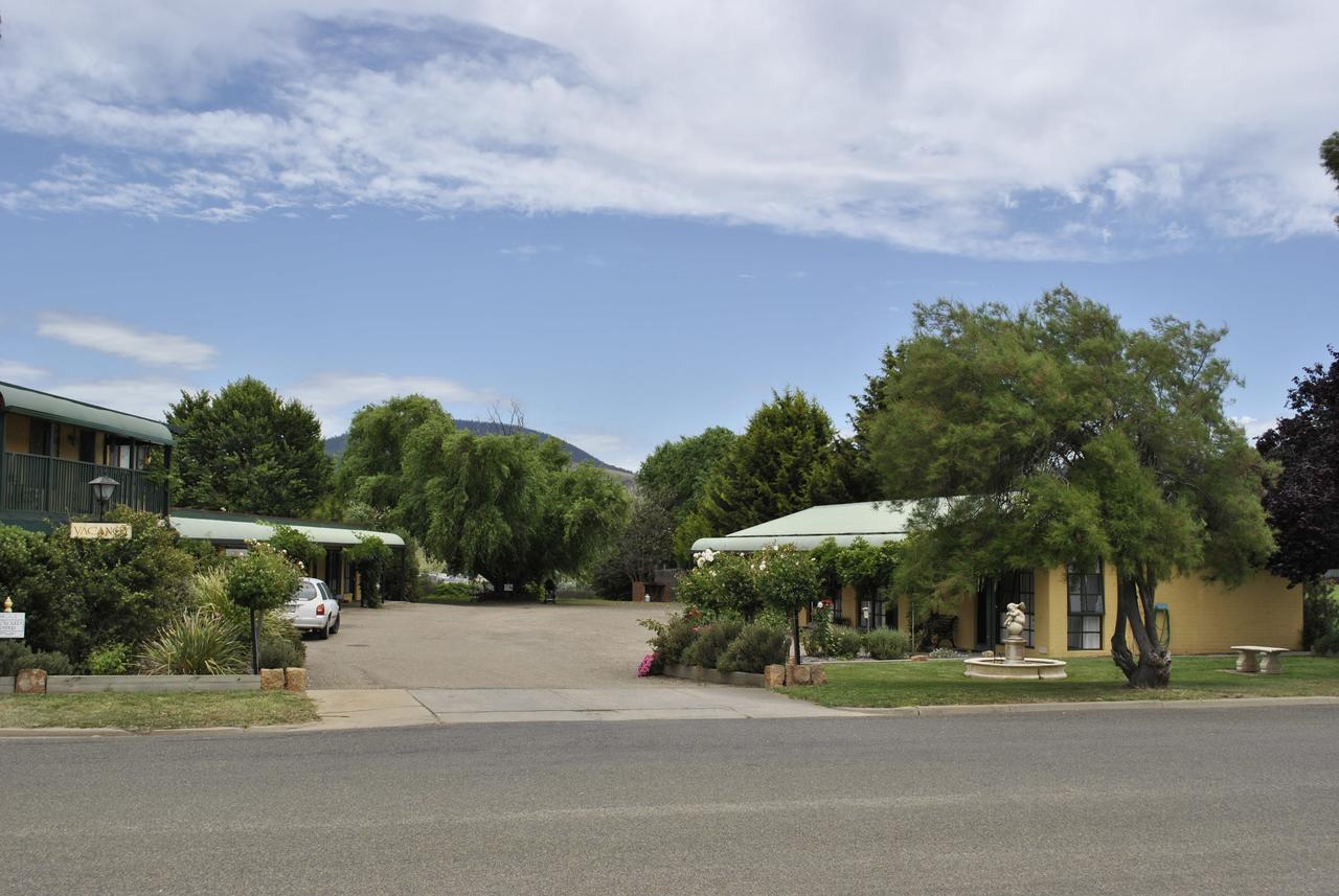 Omeo Motel Bagian luar foto