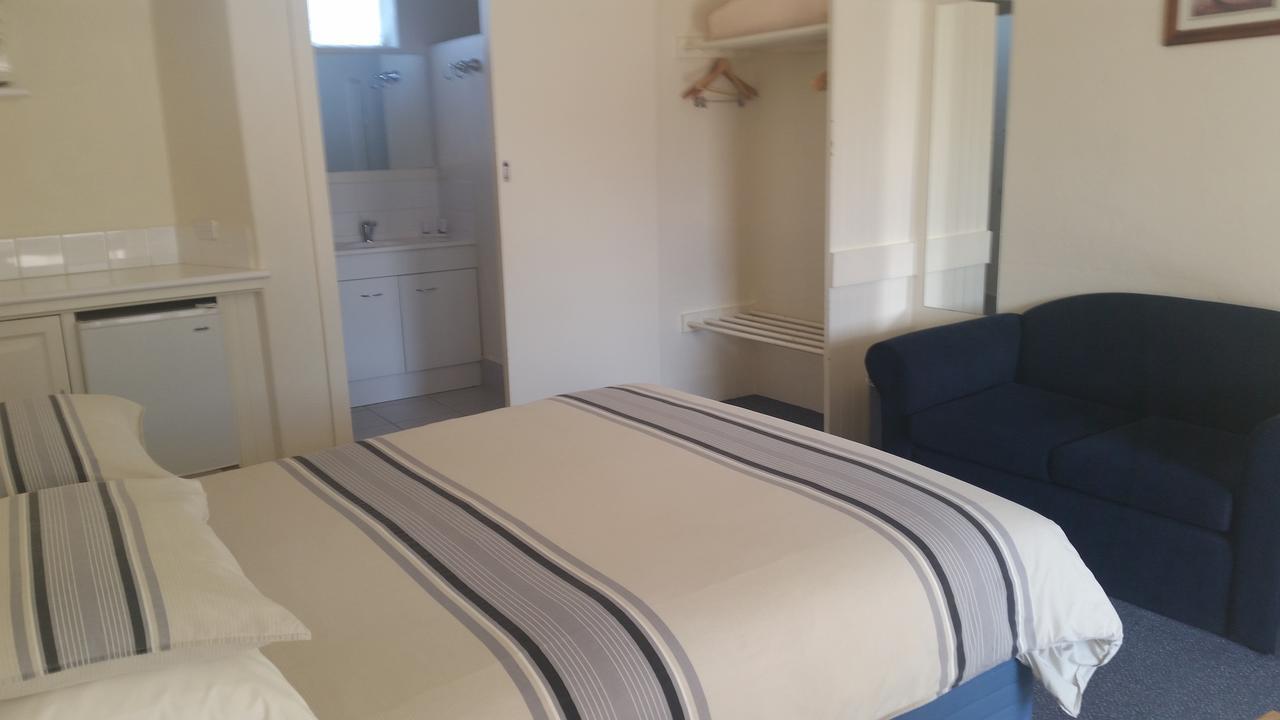 Omeo Motel Bagian luar foto