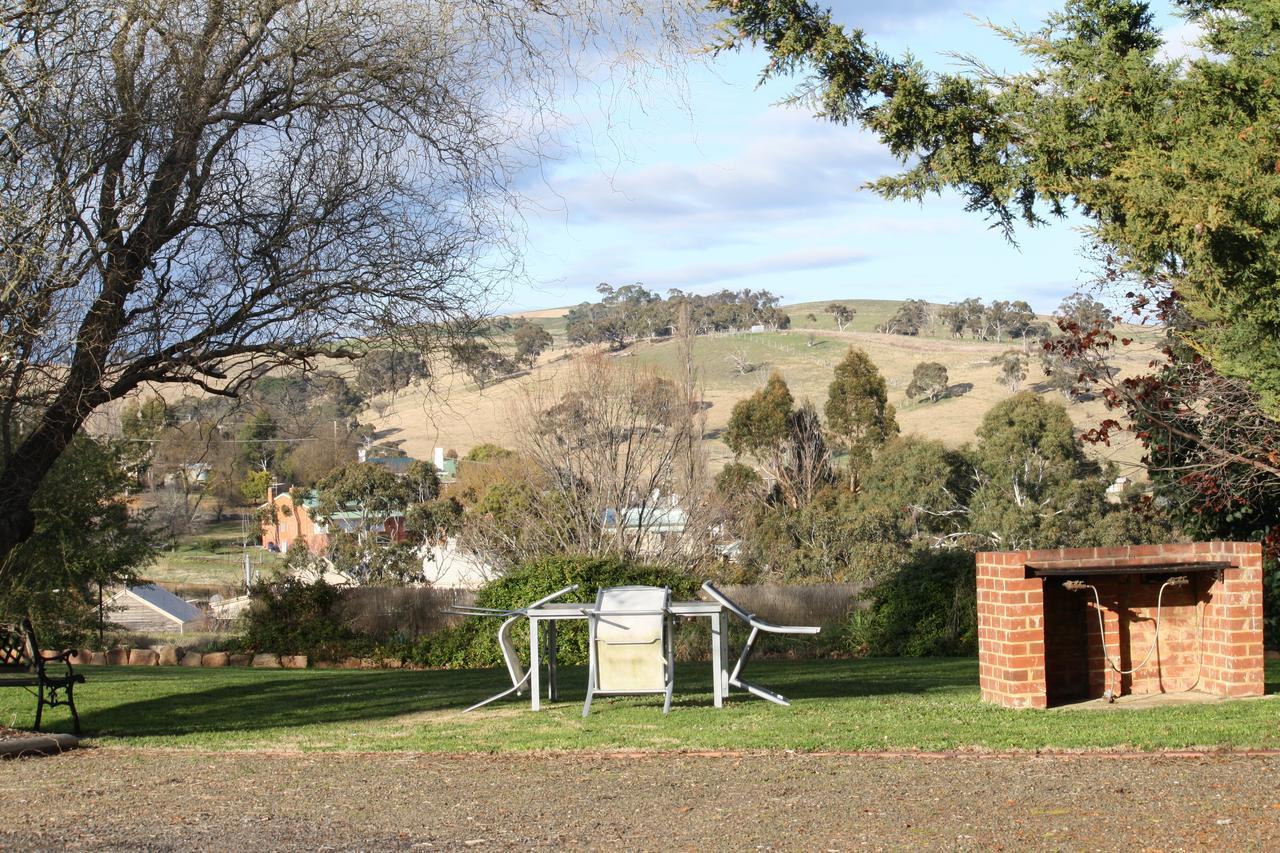 Omeo Motel Bagian luar foto