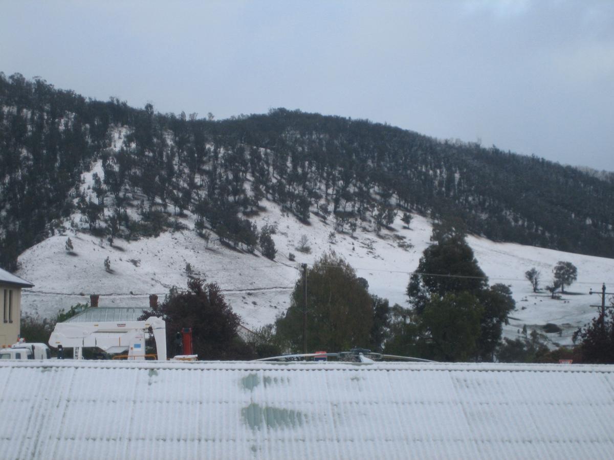 Omeo Motel Bagian luar foto