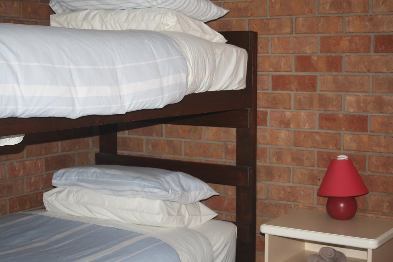 Omeo Motel Bagian luar foto