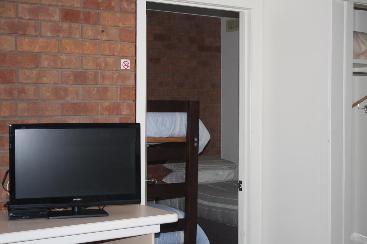 Omeo Motel Bagian luar foto