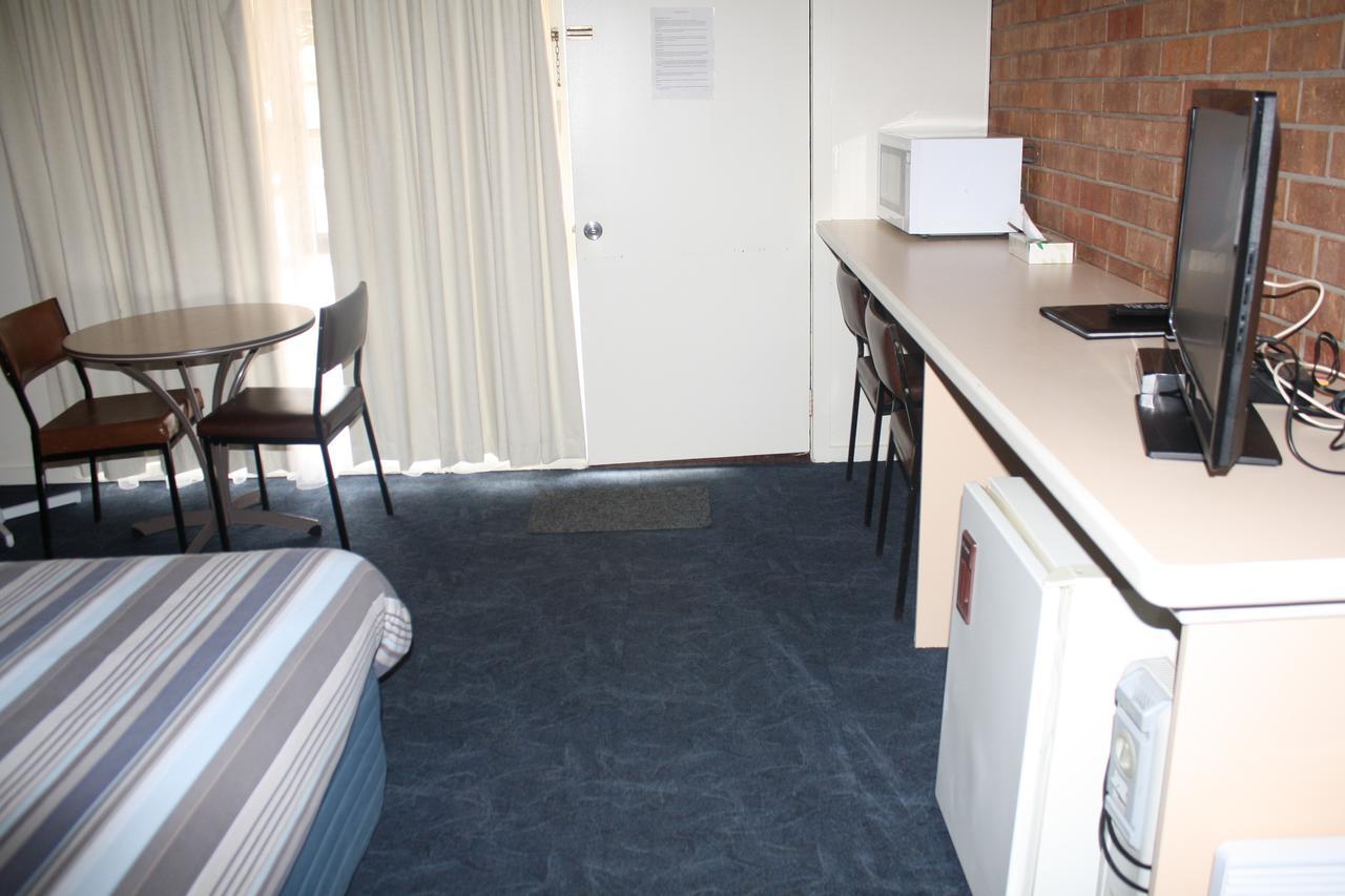 Omeo Motel Bagian luar foto
