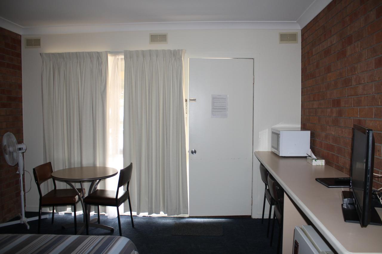 Omeo Motel Bagian luar foto