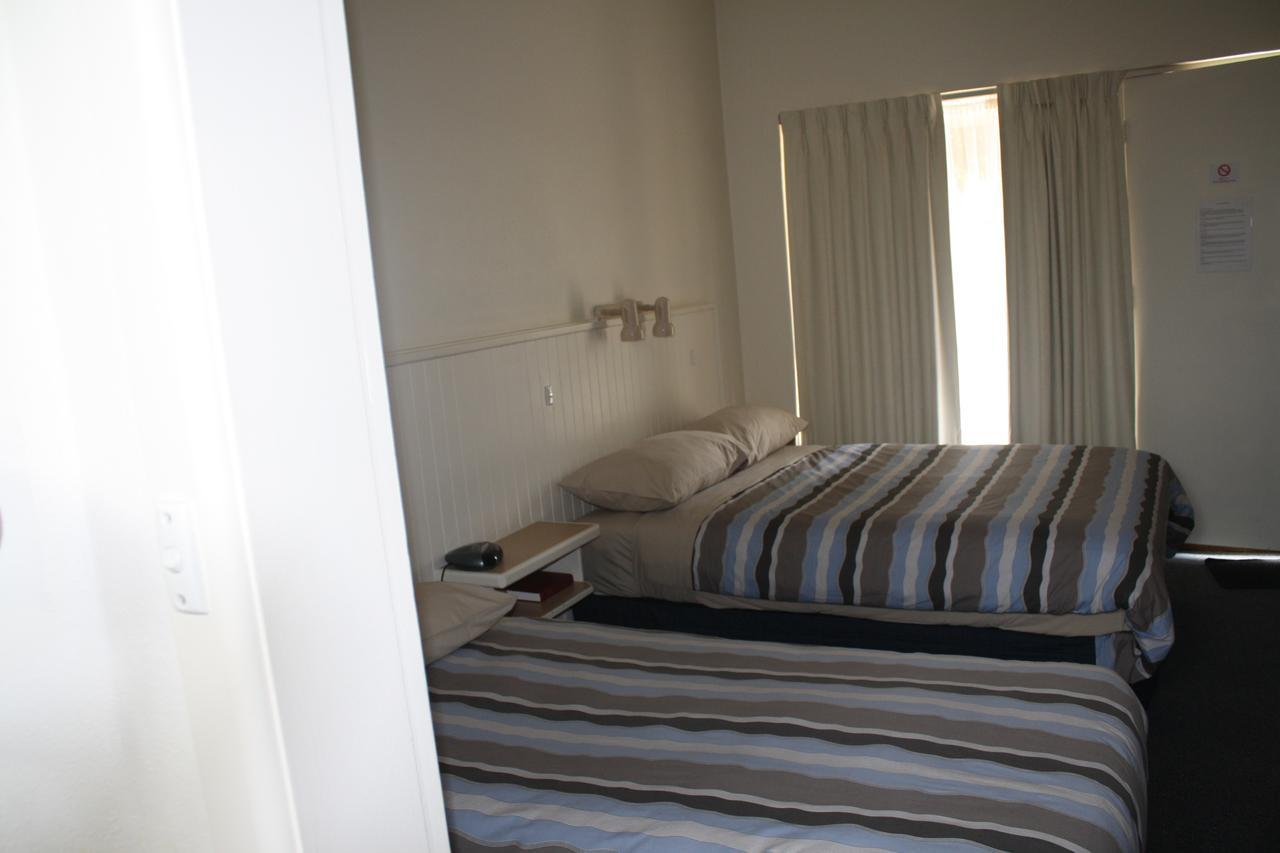 Omeo Motel Bagian luar foto