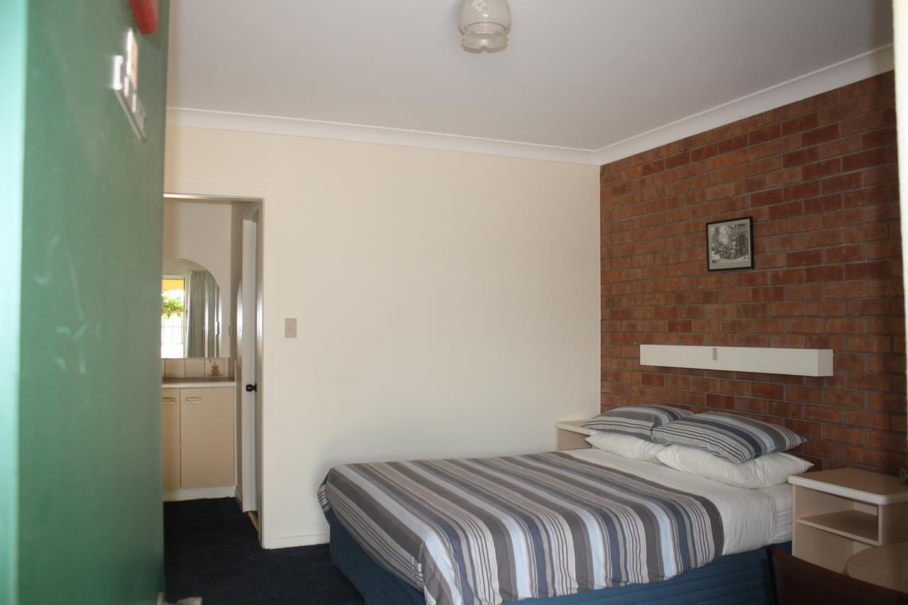 Omeo Motel Bagian luar foto
