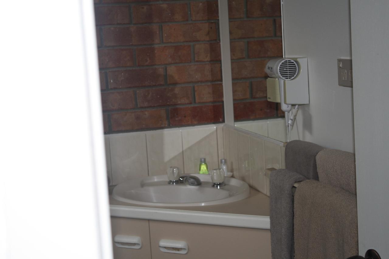 Omeo Motel Bagian luar foto