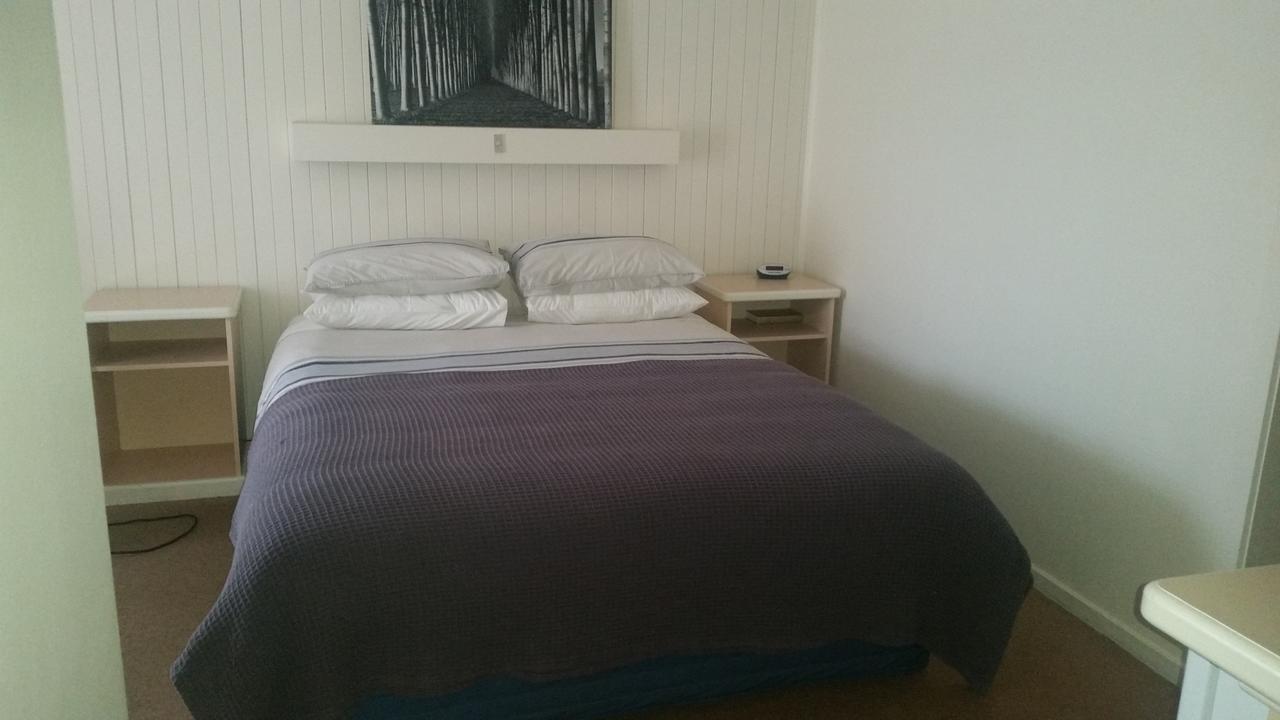 Omeo Motel Bagian luar foto