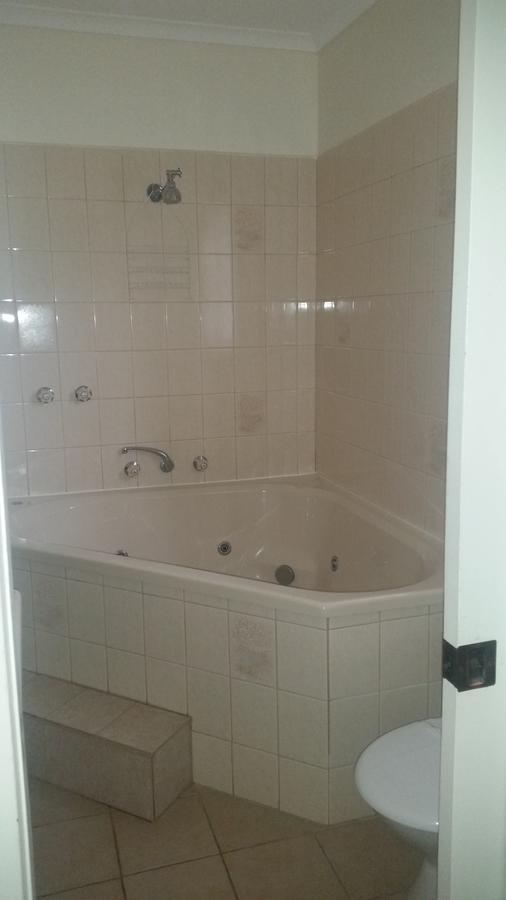 Omeo Motel Bagian luar foto