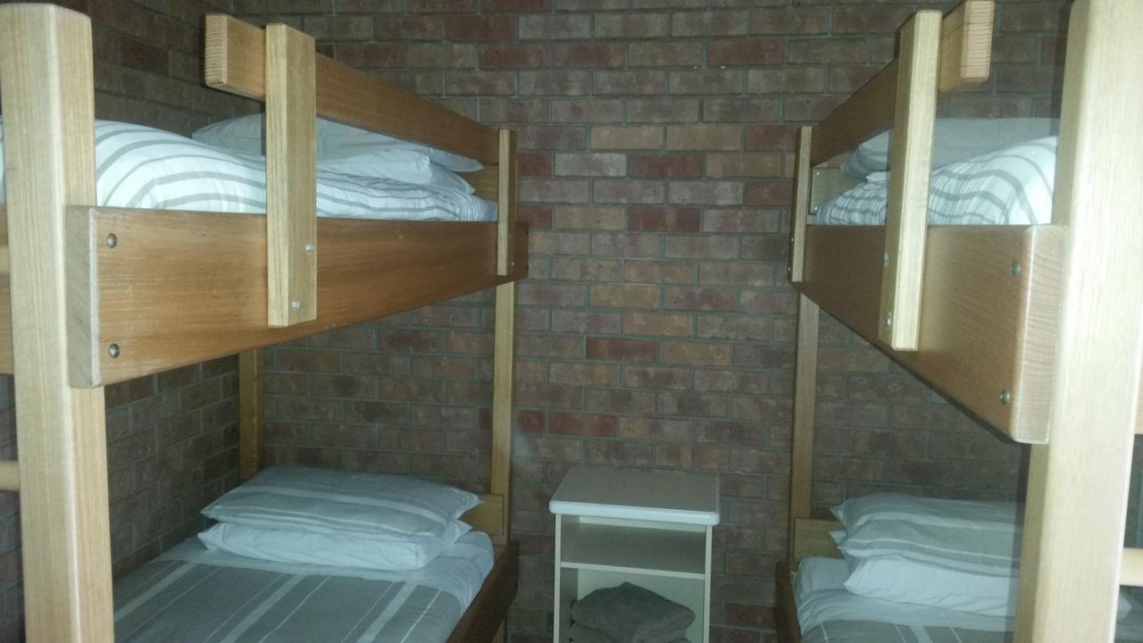 Omeo Motel Bagian luar foto